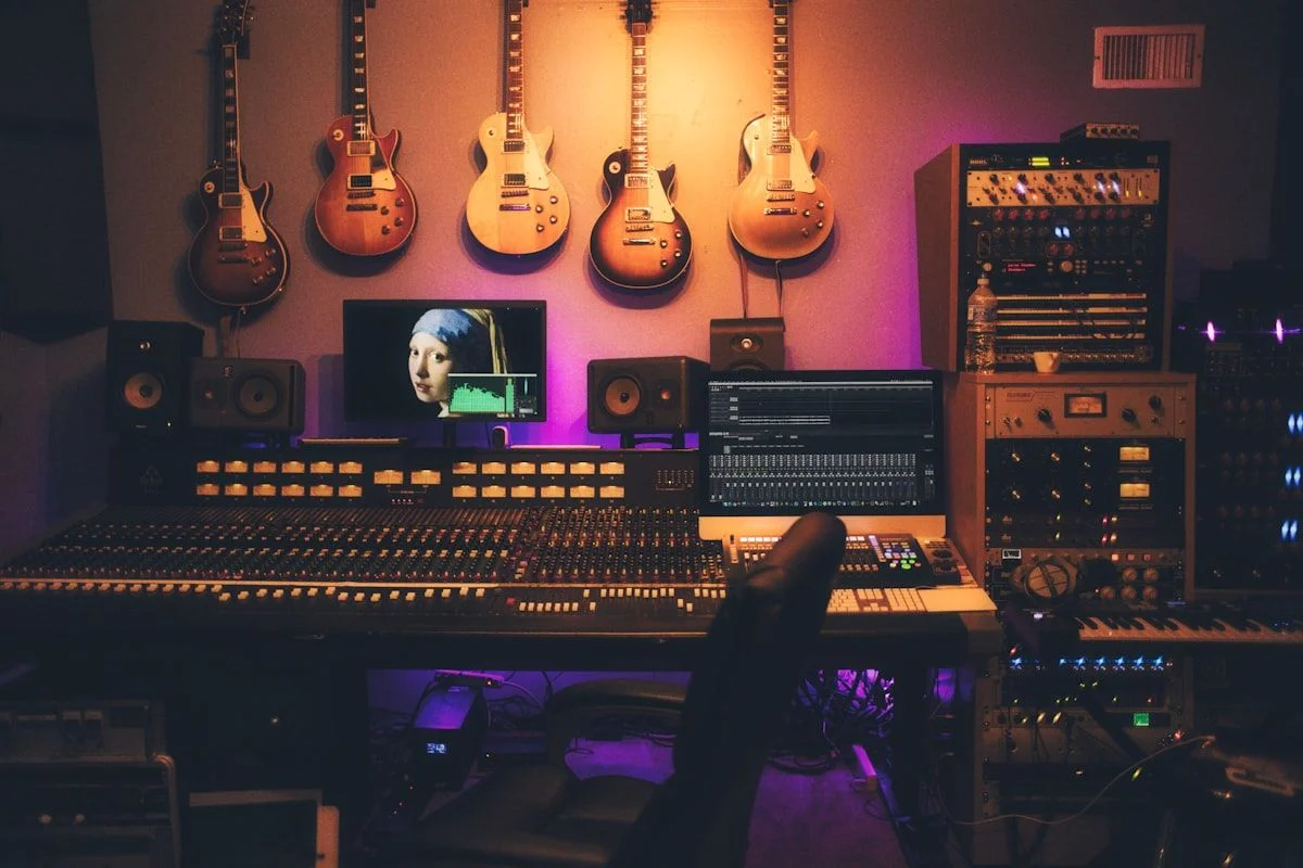 Adobe Firefly Sekarang Bisa Bikin Musik, Voiceover, dan Sound Effects