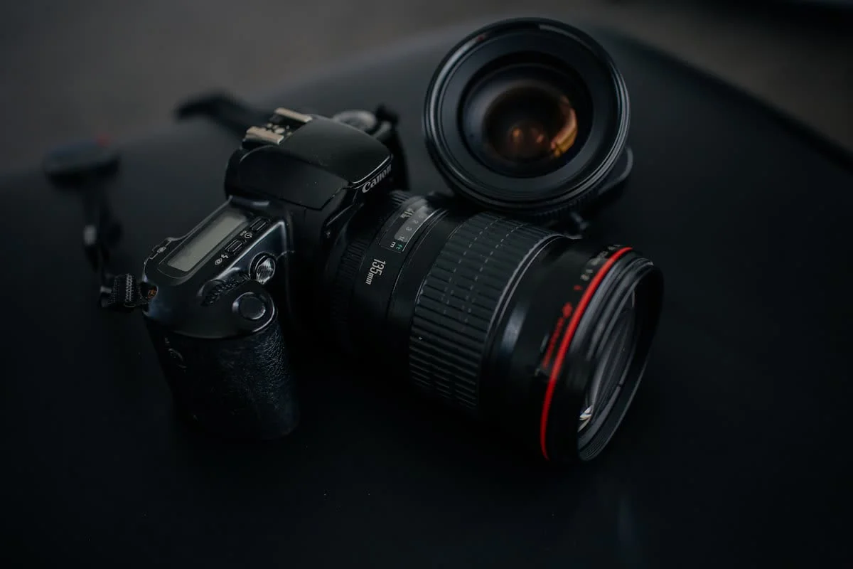 Kamera DSLR Canon dan lensa