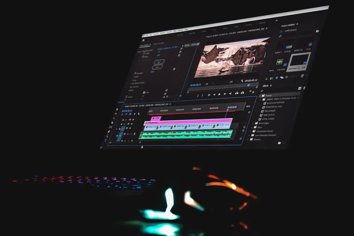 Monitor editing video dengan software timeline