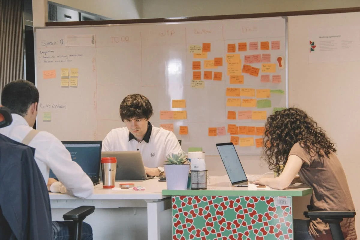 Tim UX design berkolaborasi
