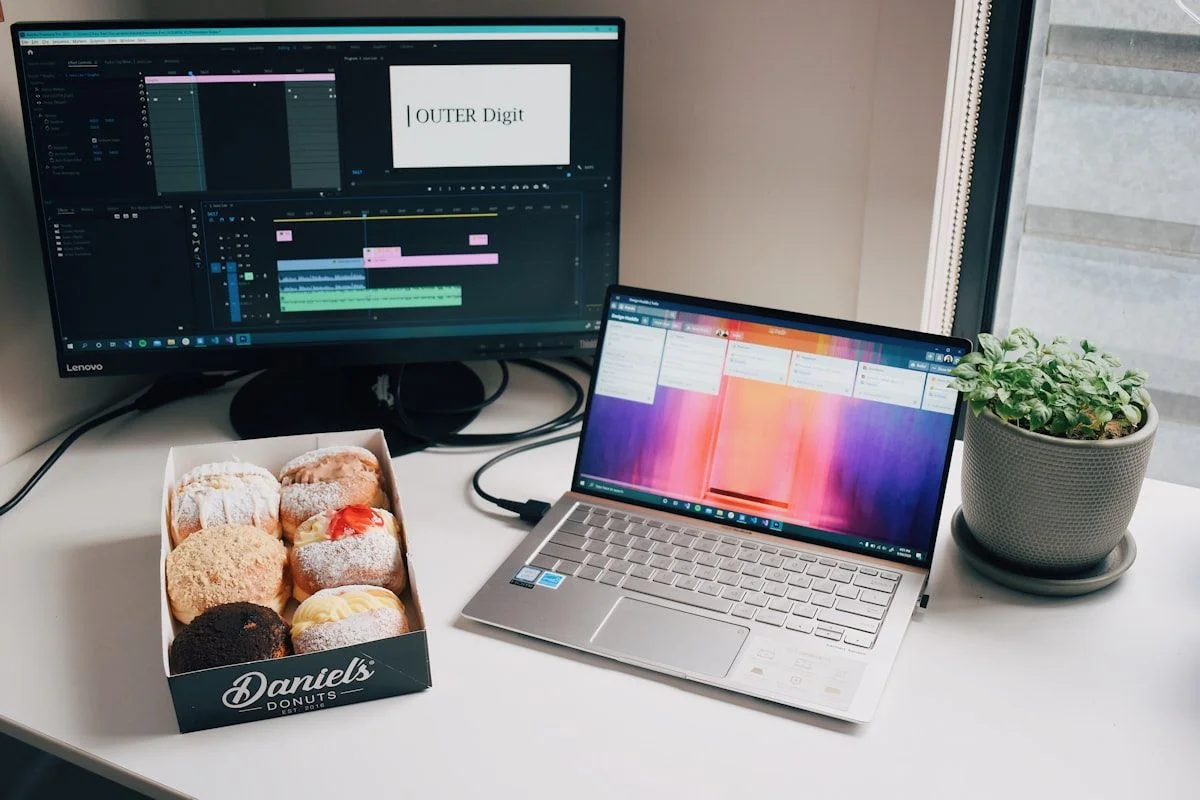 Laptop dengan software editing video
